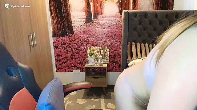 Snapshot of sofia23dirty chatting on October 15, 9:39 pm sofia23dirty online show from October 15, 9:39 pm