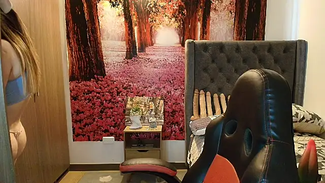 Snapshot of sofia23dirty chatting on October 26, 9:43 pm sofia23dirty online show from October 26, 9:43 pm