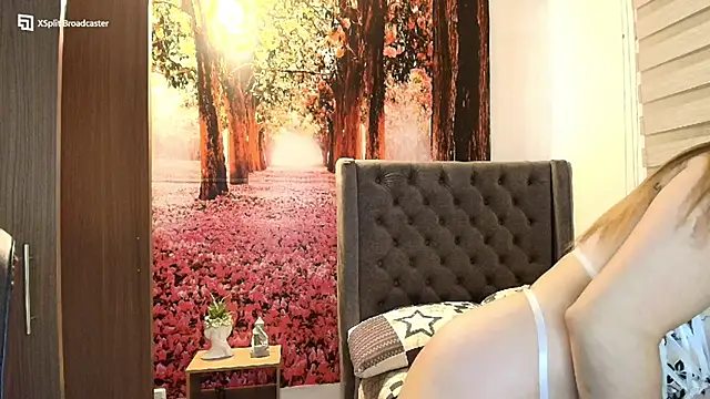 Snapshot of sofia23dirty chatting on September 18, 9:35 pm sofia23dirty online show from September 18, 9:35 pm