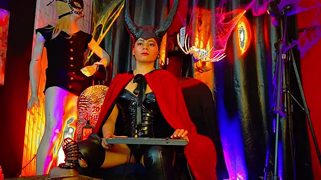 Snapshot of MistressSlut1 chatting on October 31, 11:47 am MistressSlut1 online show from October 31, 11:47 am