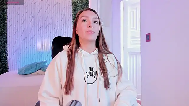 miataylorr1 online show from April 8, 1:35 pm