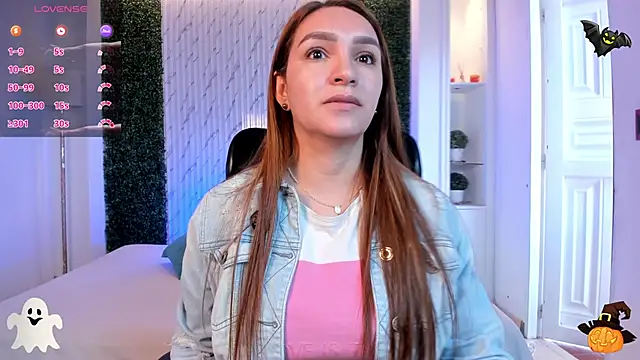 Snapshot of miataylorr1 chatting on October 31, 12:09 pm miataylorr1 online show from October 31, 12:09 pm