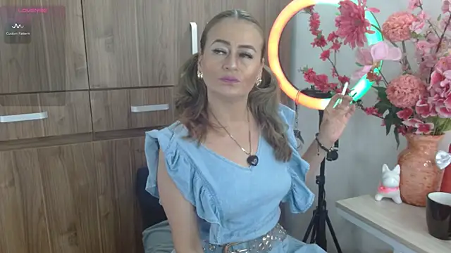 magenta maturr online show from November 4, 5:29 pm