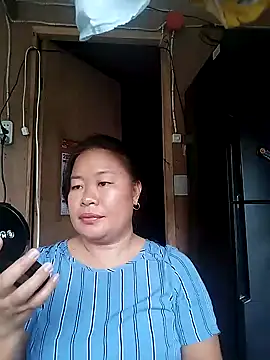 Lovelywoman43 online show from February 24, 4:44 am