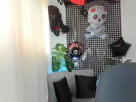 Snapshot of lorenitabella chatting on October 27, 7:30 pm lorenitabella online show from October 27, 7:30 pm