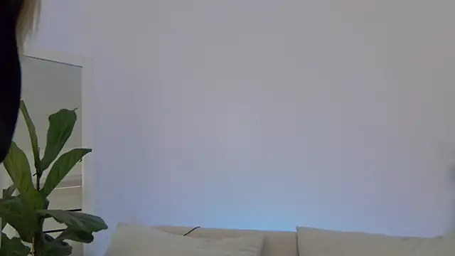 Snapshot of Fallinlove1 chatting on October 11, 2:09 pm Fallinlove1 online show from October 11, 2:09 pm