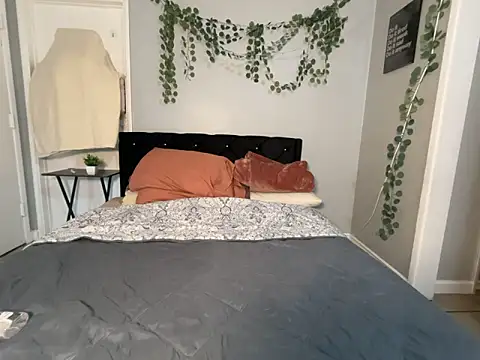 Snapshot of linalooove chatting on October 8, 8:13 pm linalooove online show from October 8, 8:13 pm