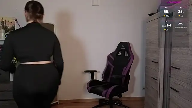 TinniAngel online show from February 17, 6:07 pm