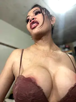 Snapshot of HugeKatarinaTS chatting on October 19, 4:20 pm HugeKatarinaTS online show from October 19, 4:20 pm