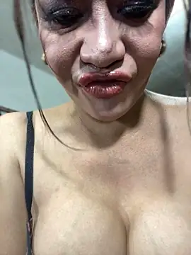 Snapshot of HugeKatarinaTS chatting on October 23, 6:47 pm HugeKatarinaTS online show from October 23, 6:47 pm