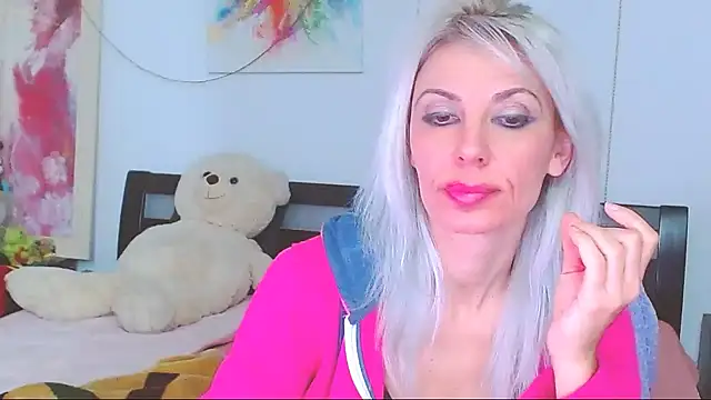 HoneyLara online show from December 21, 4:39 am