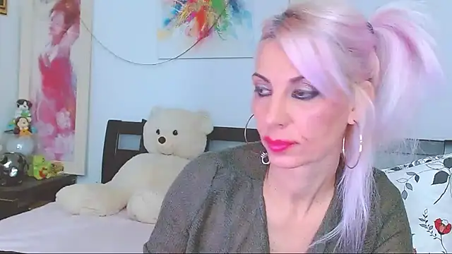 Snapshot of HoneyLara chatting on October 27, 9:20 pm HoneyLara online show from October 27, 9:20 pm