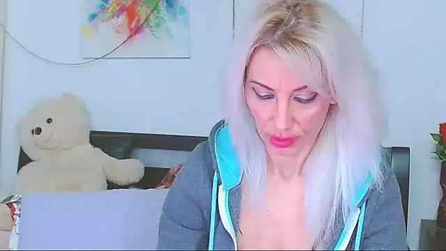 HoneyLara online show from February 24, 11:47 pm