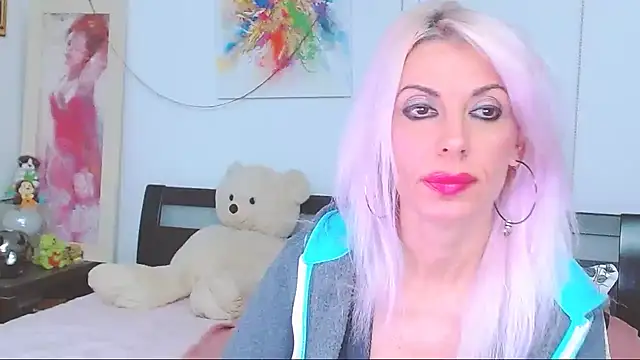 Snapshot of HoneyLara chatting on October 26, 7:09 pm HoneyLara online show from October 26, 7:09 pm