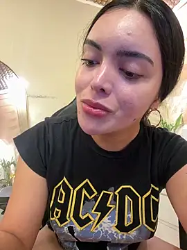 TS-SimplyTheBest online show from February 6, 8:29 am