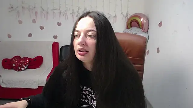 Snapshot of MilanaPrice chatting on October 12, 5:32 am MilanaPrice online show from October 12, 5:32 am