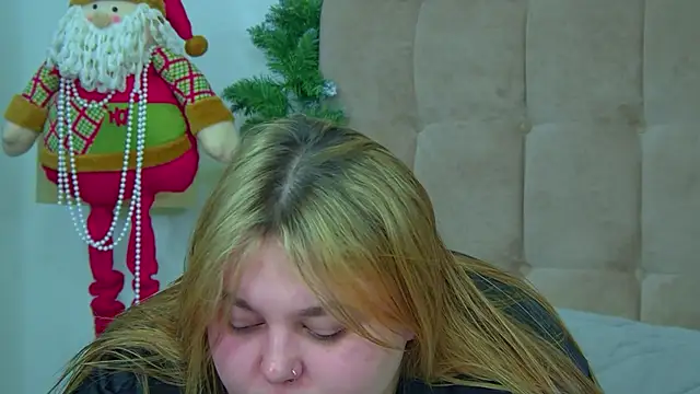 LillianKim online show from December 21, 6:28 am