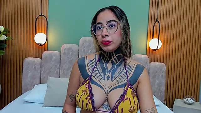 NicoleBlum online show from October 6, 3:29 pm