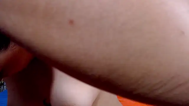 Snapshot of AikoTailor chatting on October 22, 10:09 am AikoTailor online show from October 22, 10:09 am