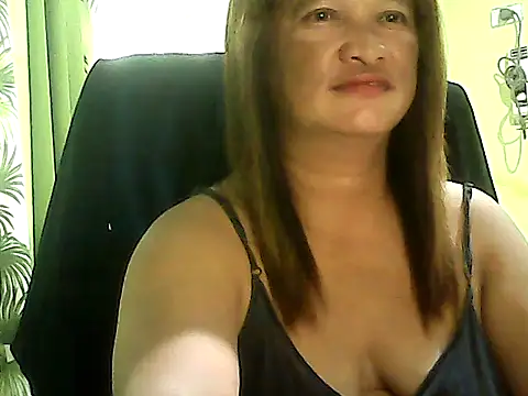 Snapshot of hott_scarlett chatting on October 26, 3:02 am hott scarlett online show from October 26, 3:02 am