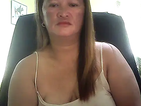 Snapshot of hott_scarlett chatting on October 6, 12:27 am hott scarlett online show from October 6, 12:27 am