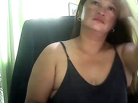 Snapshot of hott_scarlett chatting on October 9, 12:26 am hott scarlett online show from October 9, 12:26 am
