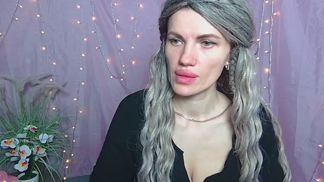 MilaLoona online show from April 17, 6:04 am