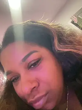 BigFineSelena online show from March 5, 7:04 am