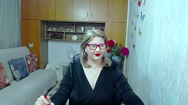 Snapshot of LucilleFenlys chatting on October 20, 9:07 pm LucilleFenlys online show from October 20, 9:07 pm