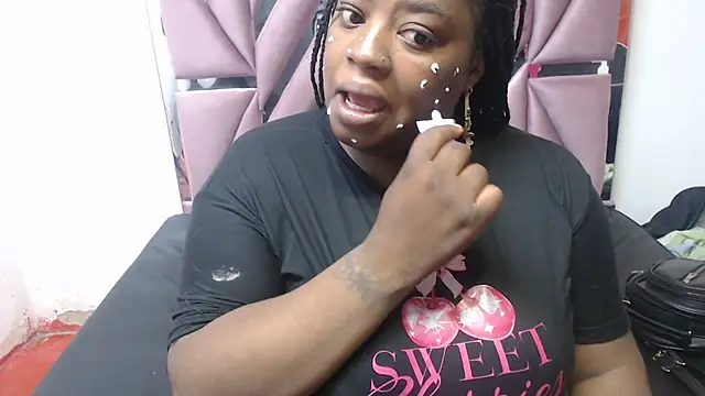 Snapshot of morenahott1 chatting on October 21, 11:47 am morenahott1 online show from October 21, 11:47 am