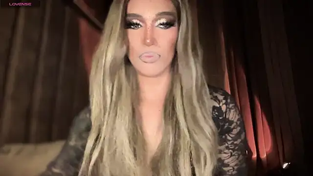 Snapshot of Lo_la_69 chatting on October 5, 7:35 am Lo la 69 online show from October 5, 7:35 am