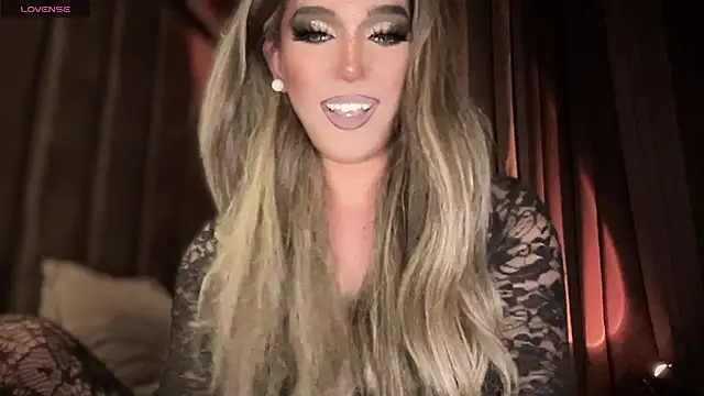 Snapshot of Lo_la_69 chatting on October 1, 6:07 am Lo la 69 online show from October 1, 6:07 am