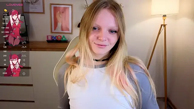 Snapshot of evangel1ne chatting on October 22, 11:43 pm evangel1ne online show from October 22, 11:43 pm