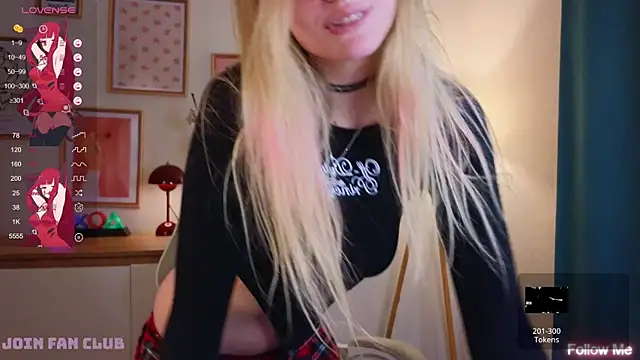 Snapshot of evangel1ne chatting on October 8, 8:13 pm evangel1ne online show from October 8, 8:13 pm