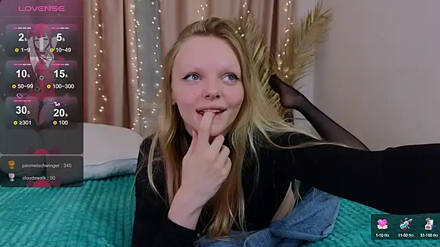 Snapshot of evangel1ne chatting on October 11, 10:12 pm evangel1ne online show from October 11, 10:12 pm