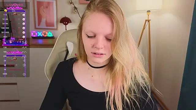 Snapshot of evangel1ne chatting on October 10, 9:31 pm evangel1ne online show from October 10, 9:31 pm