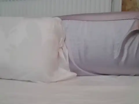 RealLittleRedRidingHood online show from October 11, 8:00 pm