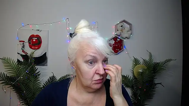 BlondyLeeBest online show from March 2, 7:20 pm