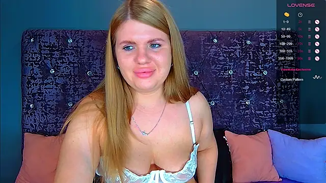 Snapshot of NoraBigAss chatting on October 5, 2:16 am NoraBigAss online show from October 5, 2:16 am