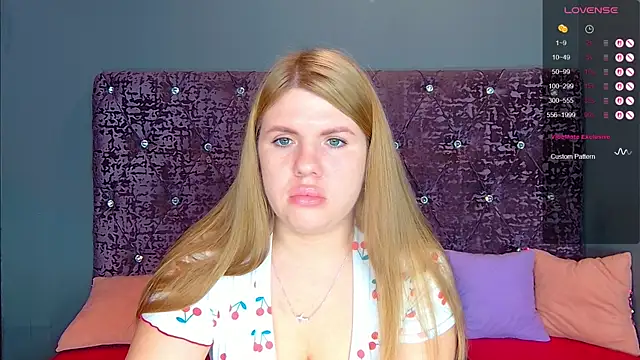 Snapshot of NoraBigAss chatting on October 21, 2:37 am NoraBigAss online show from October 21, 2:37 am