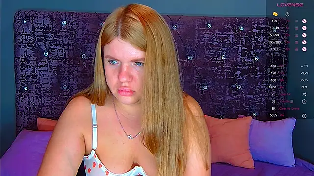 Snapshot of NoraBigAss chatting on September 20, 1:59 am NoraBigAss online show from September 20, 1:59 am