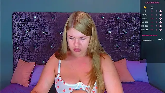 Snapshot of NoraBigAss chatting on September 24, 3:38 am NoraBigAss online show from September 24, 3:38 am