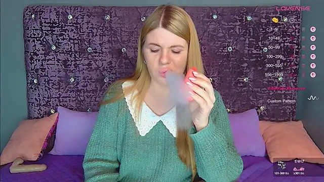 NoraBigAss online show from December 2, 3:30 am