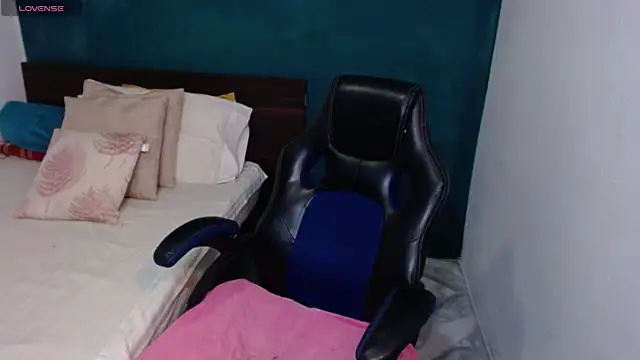 scaelettdubois online show from February 8, 10:34 pm