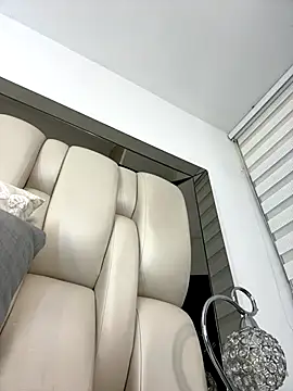 Snapshot of ALISSON_FOXXX1 chatting on October 14, 8:55 pm ALISSON FOXXX1 online show from October 14, 8:55 pm