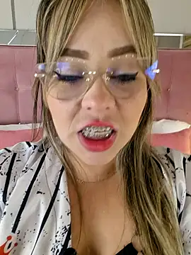 Snapshot of Charlotte93_ chatting on October 13, 1:58 pm Charlotte93 online show from October 13, 1:58 pm