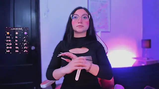 Snapshot of lucy_neil chatting on October 9, 2:37 am lucy neil online show from October 9, 2:37 am