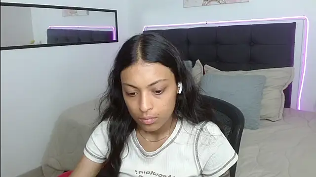 vaness weet online show from April 18, 6:54 pm