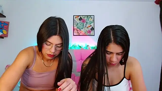 Snapshot of Layla_Rachel chatting on October 15, 1:52 am Layla Rachel online show from October 15, 1:52 am