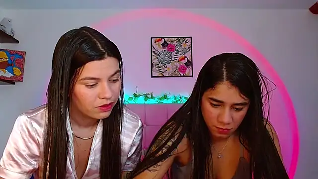 Snapshot of Layla_Rachel chatting on October 20, 12:13 am Layla Rachel online show from October 20, 12:13 am